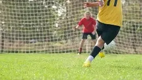 “莱因克尔与希勒反驳小蜘蛛点球判罚：荒谬至极”